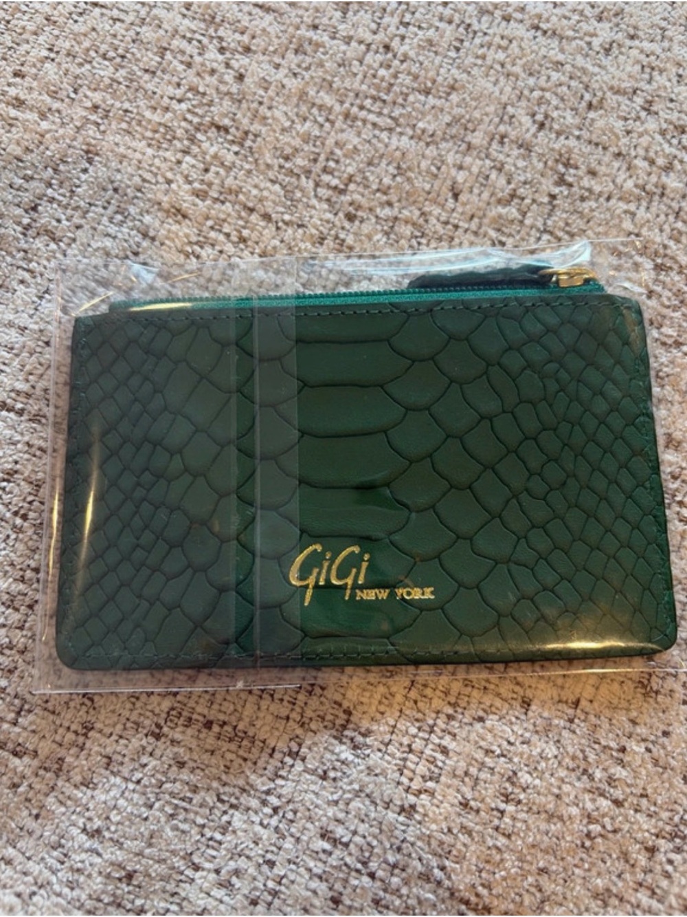 GiGi New York Emerald Textured Zip Card Holder with Gold Logo